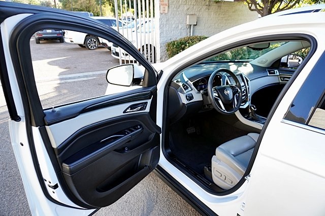 Used 2015 White Cadillac Premium image 37