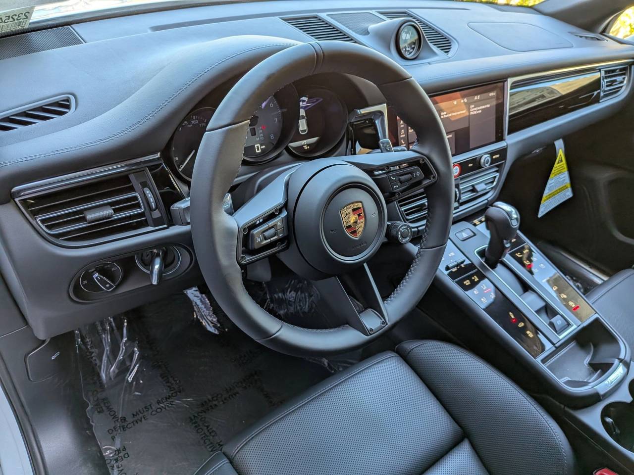 2025 Porsche Macan S photo 4