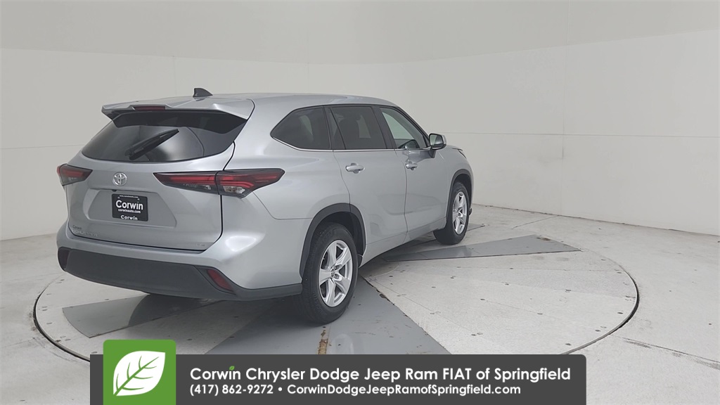2024 Toyota Highlander LE photo 14