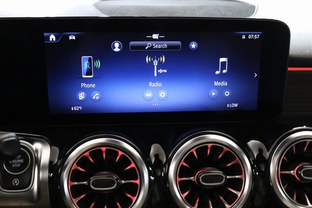 2025 Mercedes Benz GLB 250 4MATIC photo 8