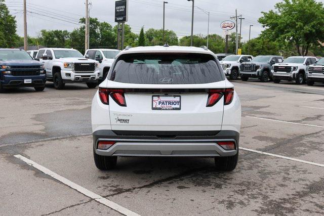New 2025 White Hyundai SEL FWD image 4