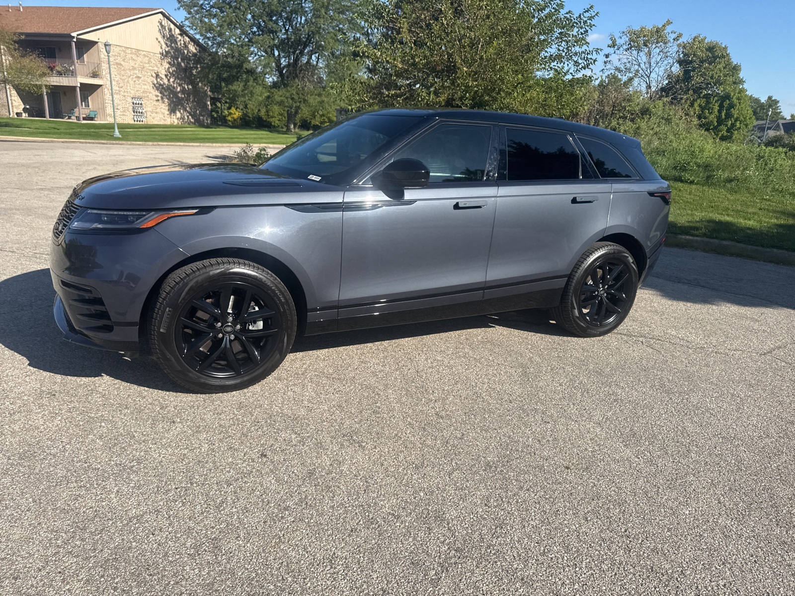 2025 Land Rover Range Rover Velar SE photo 2