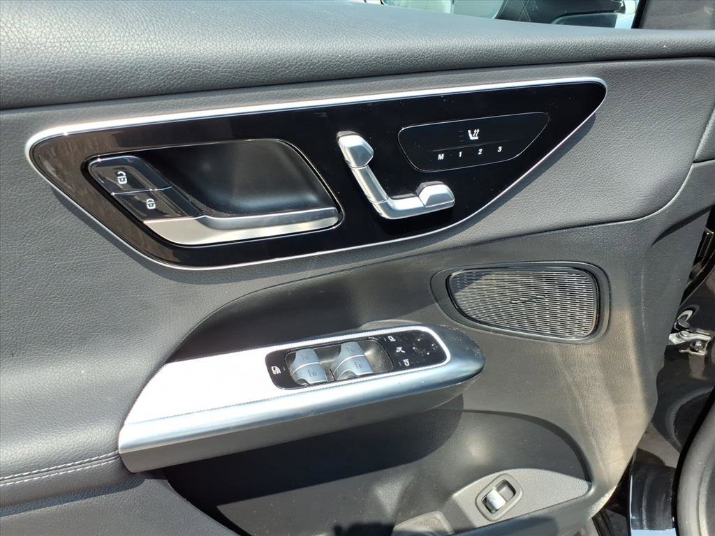 2025 Mercedes Benz GLC 300 4MATIC photo 13
