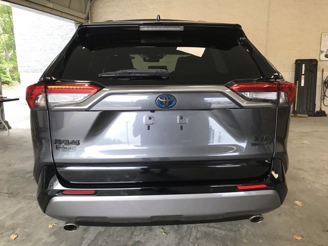 2021 Toyota RAV4 Hybrid XSE photo 3