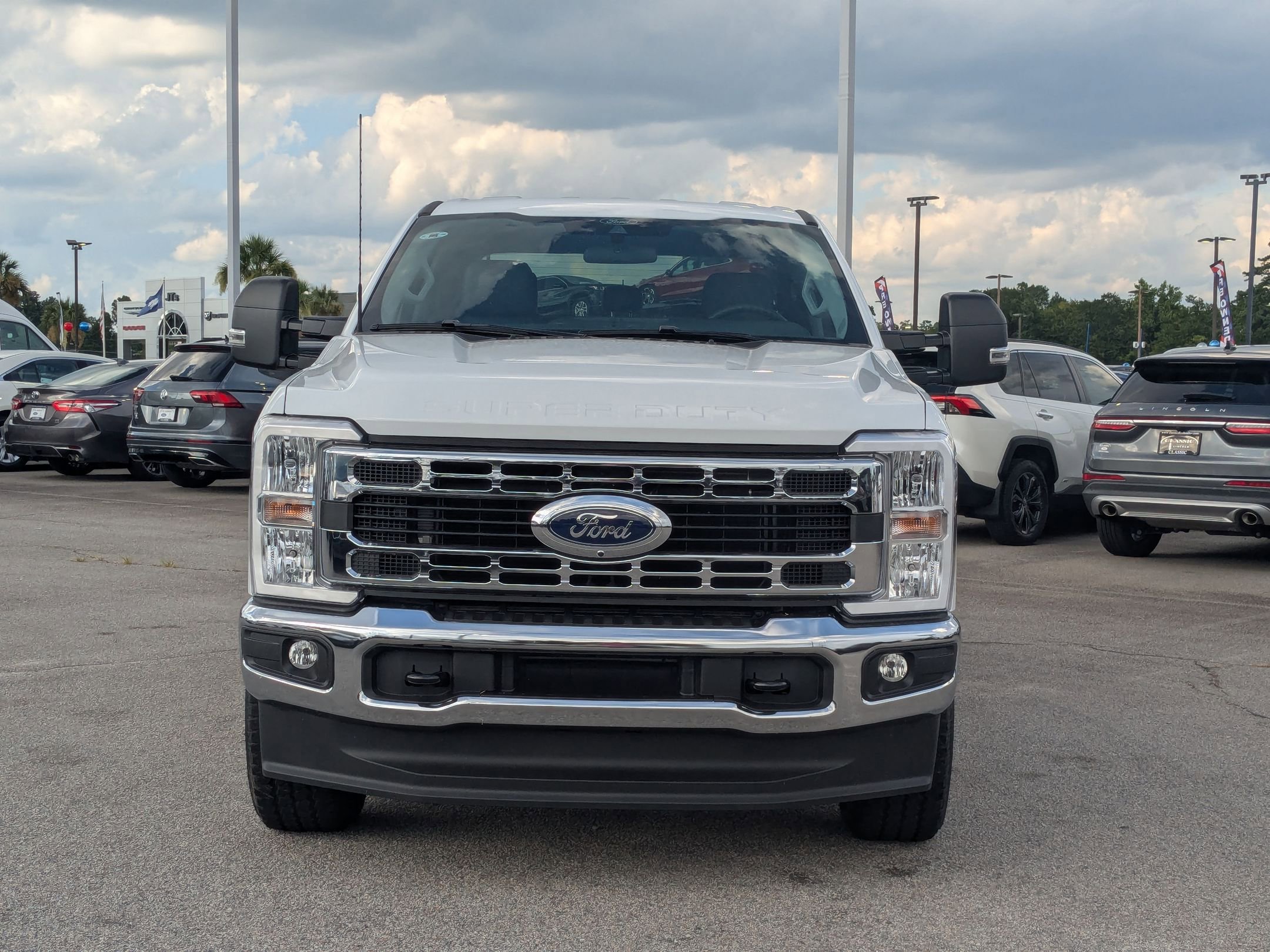 2025 Ford F-250 XLT photo 2