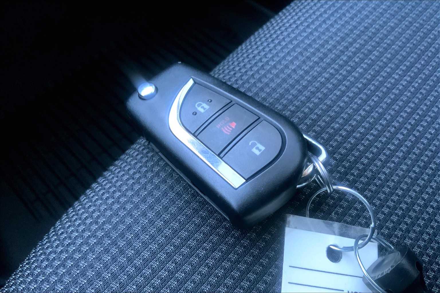 2025 Toyota RAV4 LE photo 12