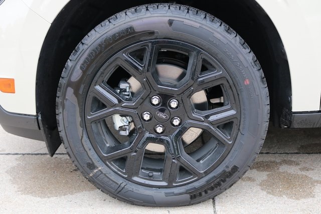 2025 Ford Maverick XLT photo 2