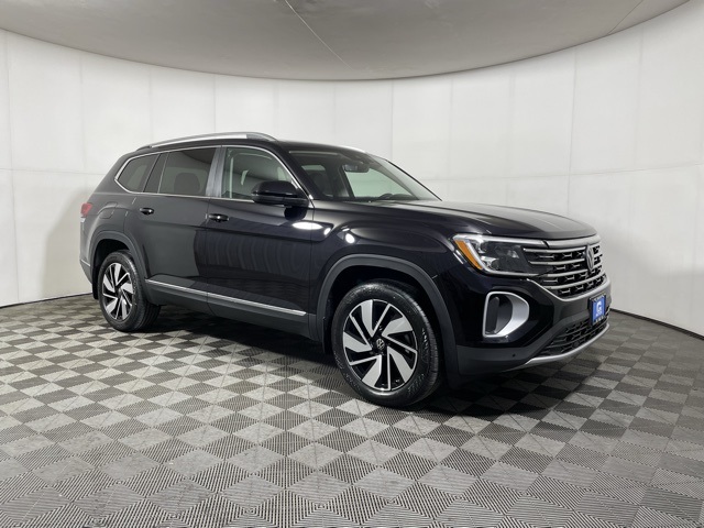 2025 Volkswagen Atlas SEL photo 2