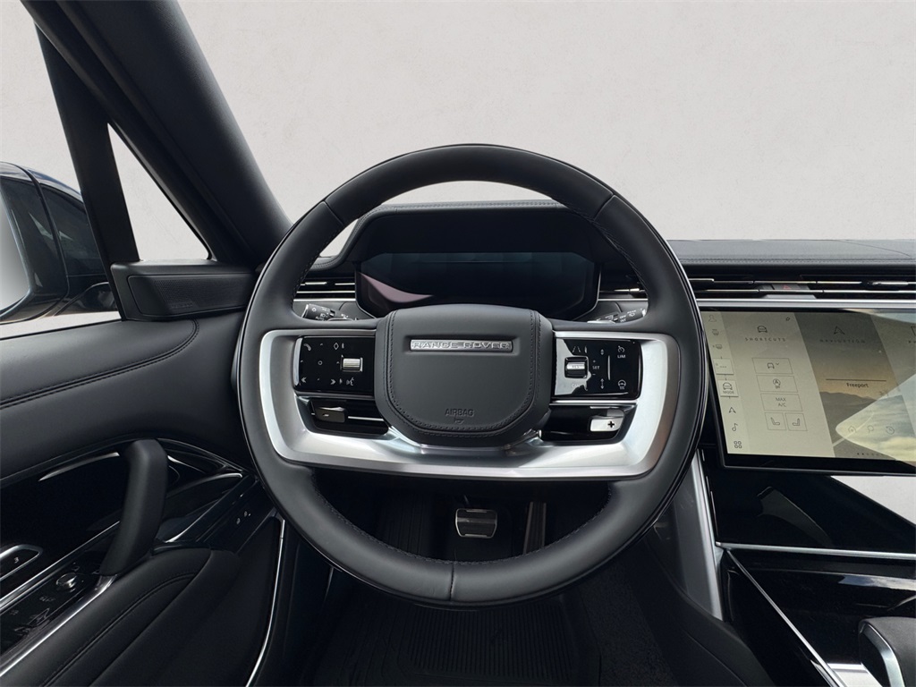 2025 Land Rover Range Rover SE photo 11