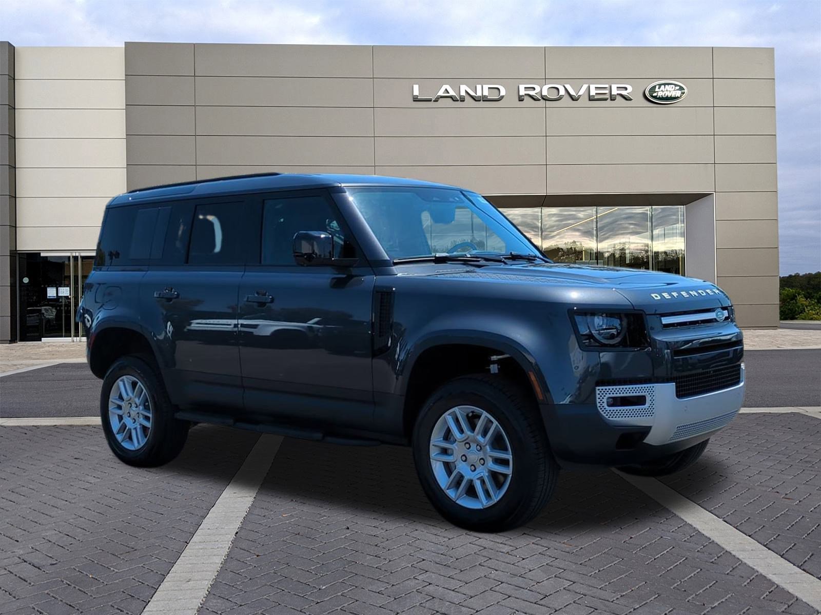 2025 Land Rover Defender S photo 3