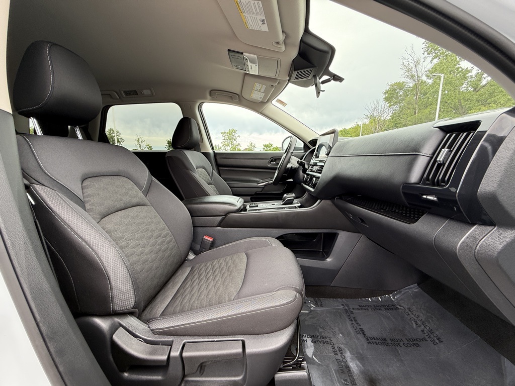 2025 Nissan Pathfinder SV photo 26