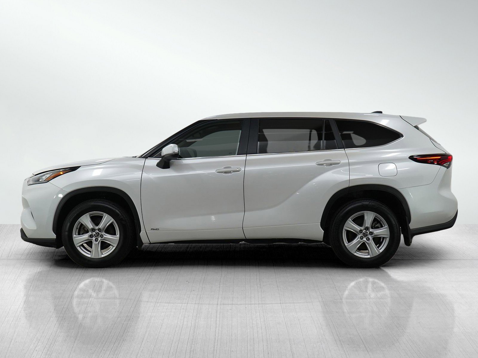 Used 2024 Toyota Highlander Hybrid LE with VIN 5TDBBRCH3RS643249 for sale in White Bear Lake, Minnesota