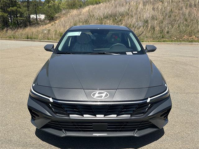 2025 Hyundai Elantra Hybrid Limited photo 8