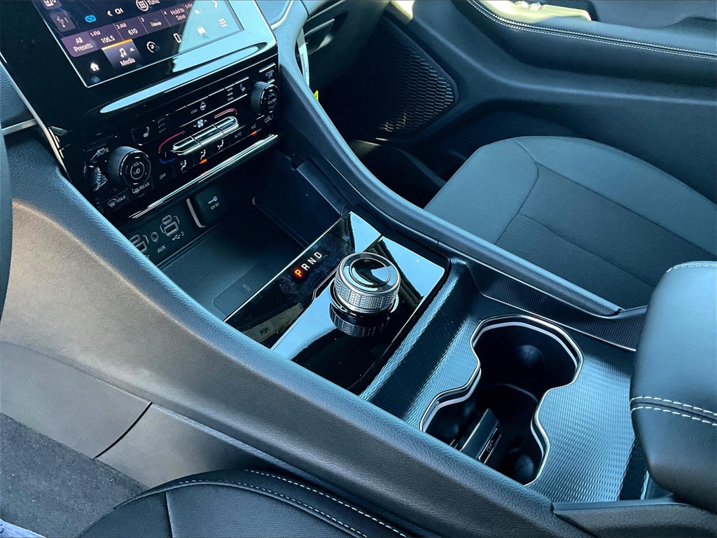 2025 Jeep Grand Cherokee Laredo X photo 13