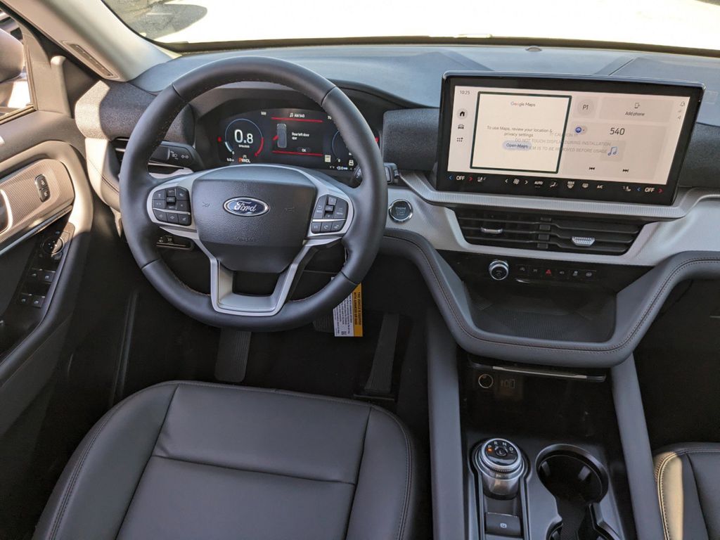 2025 Ford Explorer photo 16