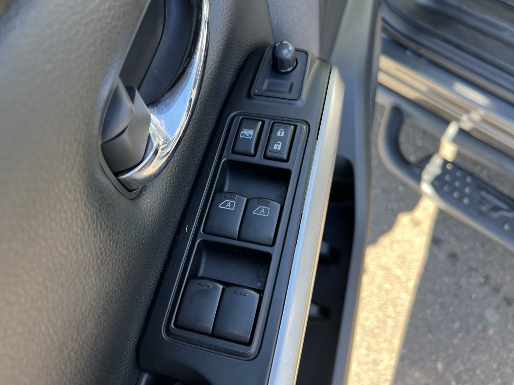 2023 Nissan Titan SV photo 11