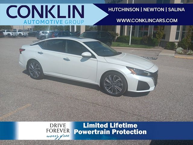 2025 Nissan Altima SL's photo