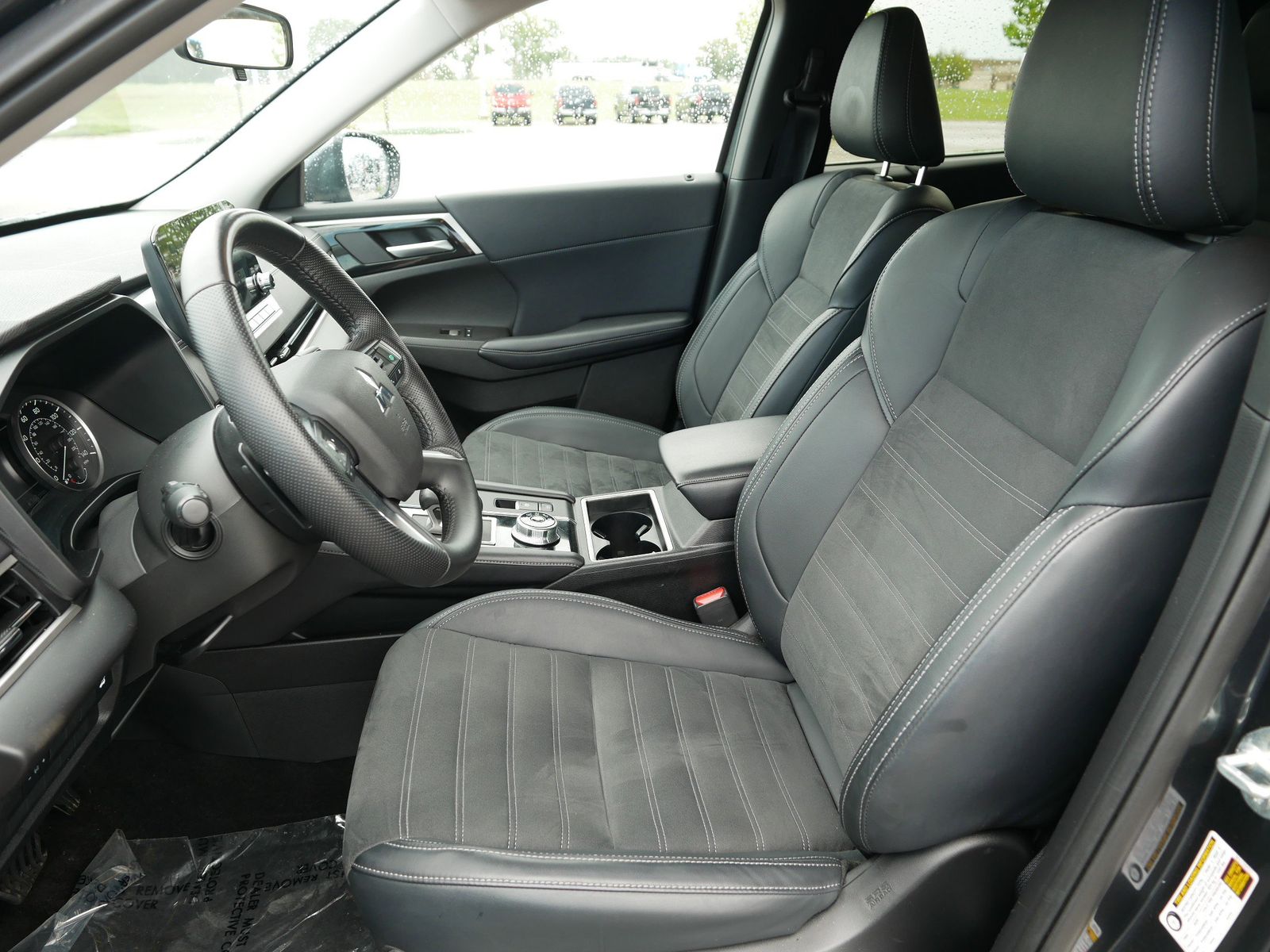 2024 Mitsubishi Outlander SE photo 10