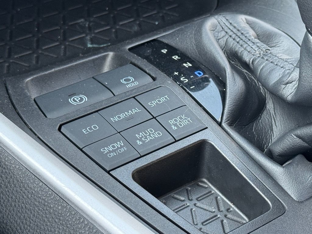 2022 Toyota RAV4 XLE photo 18