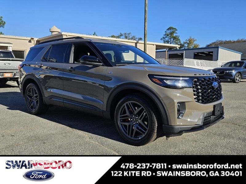 2026 Ford Explorer ST-LINE's photo