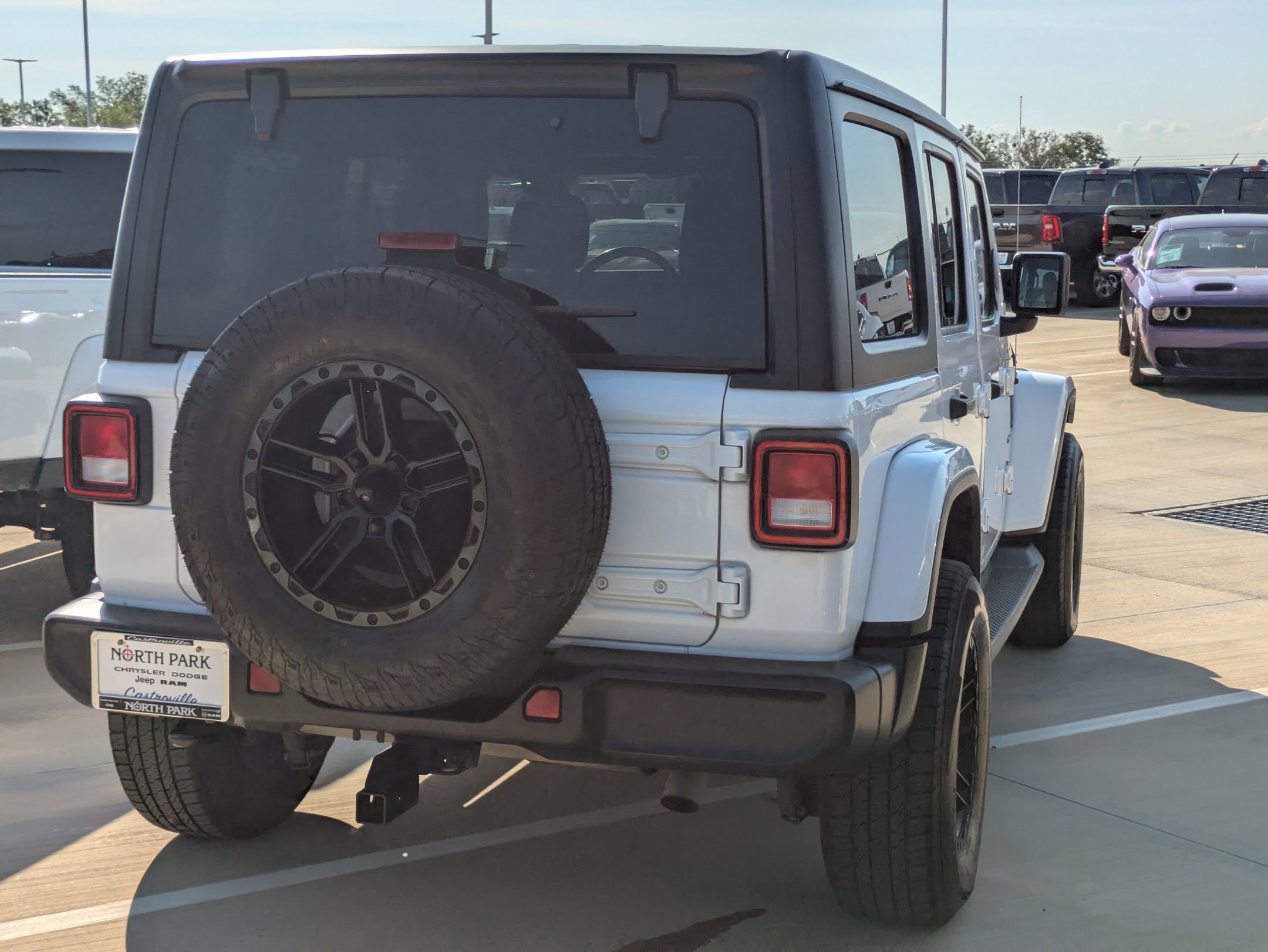 2019 Jeep Wrangler Unlimited Sahara photo 2