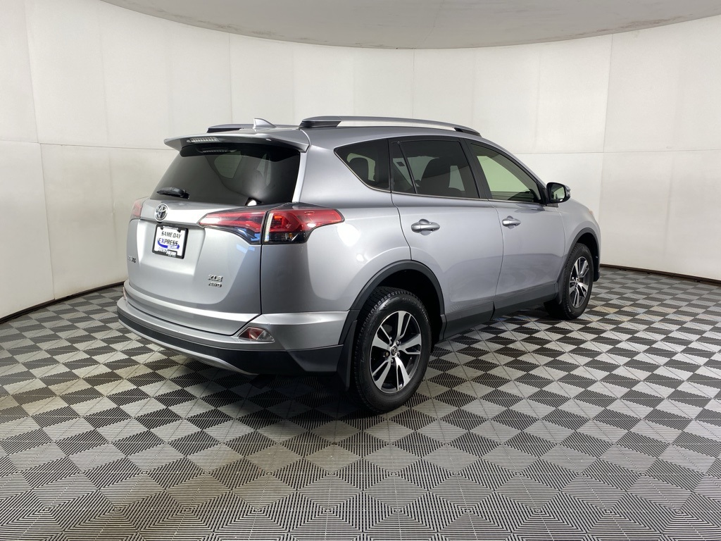 2018 Toyota RAV4 XLE photo 10