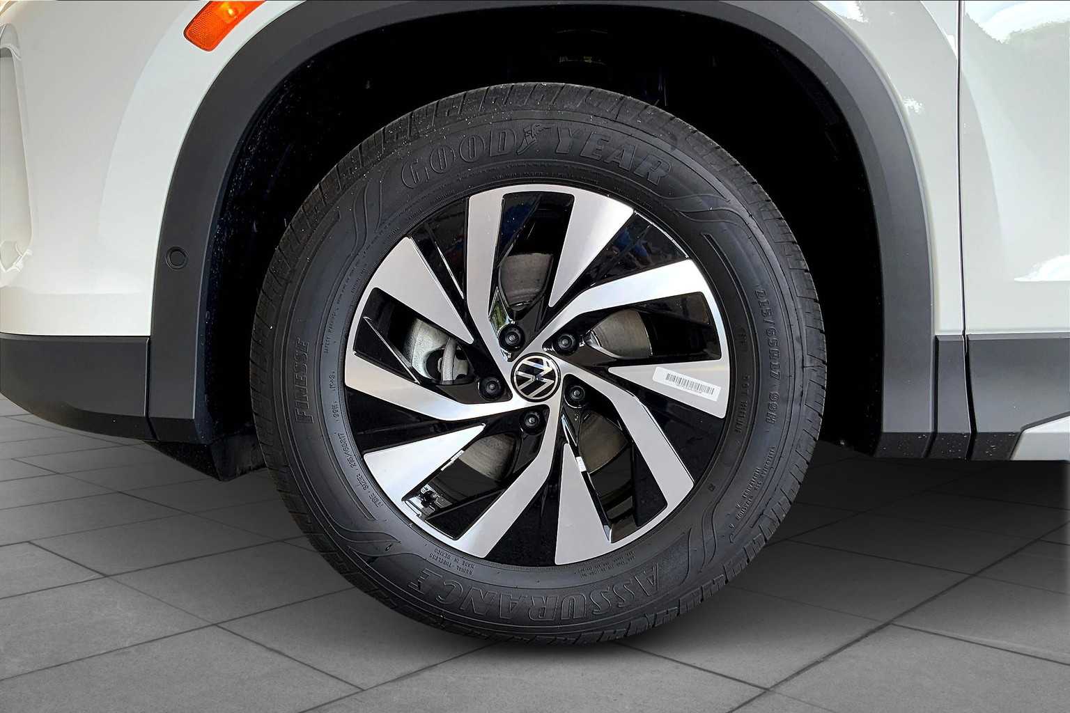 2025 Volkswagen Tiguan S photo 11