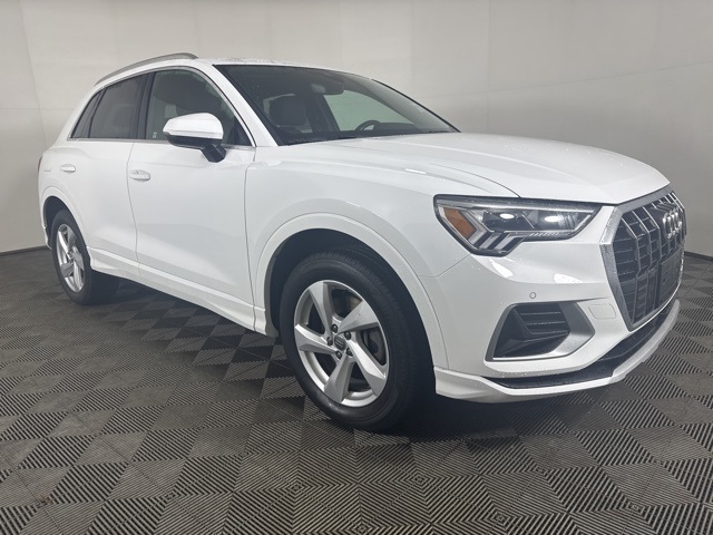 2020 Audi Q3 Premium Plus's photo
