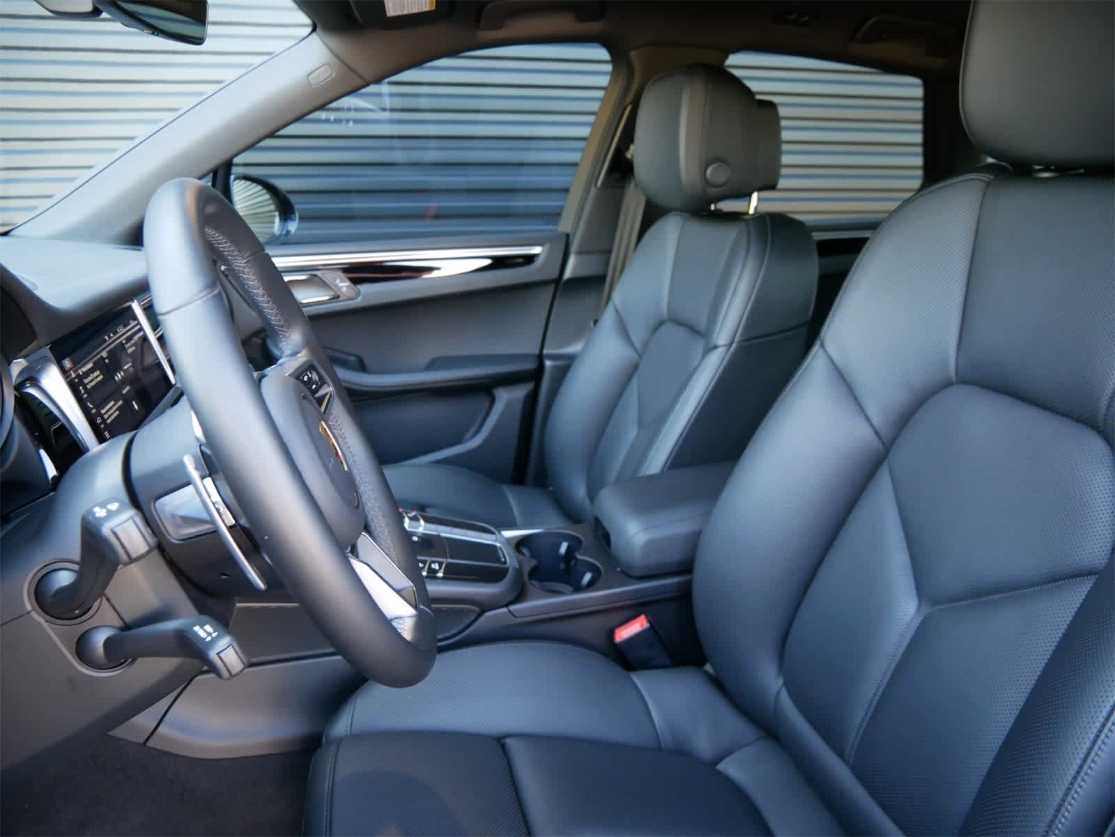 2021 Porsche Macan Base photo 5