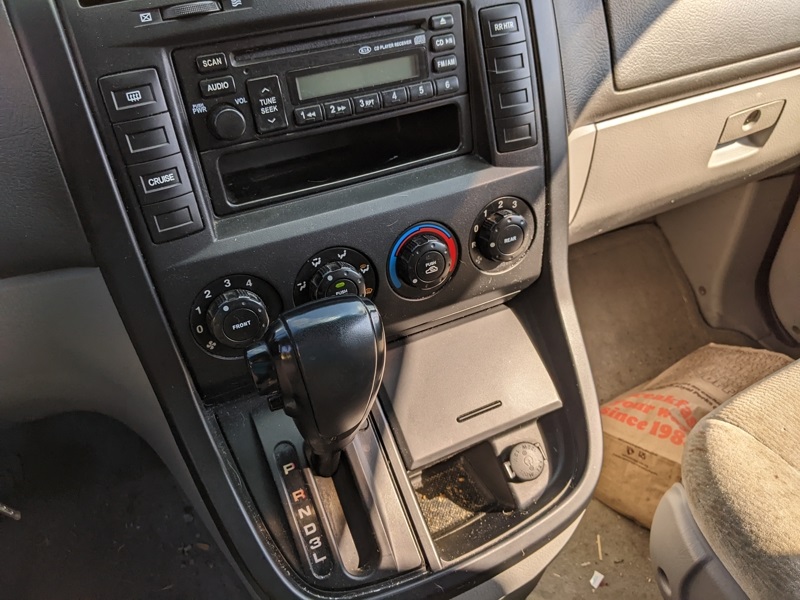 2005 Kia Sedona LX photo 10