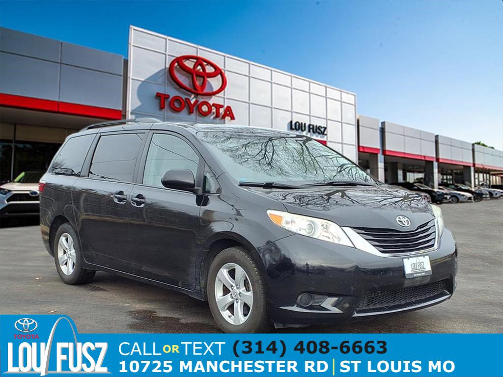 2017 Toyota Sienna LE's photo