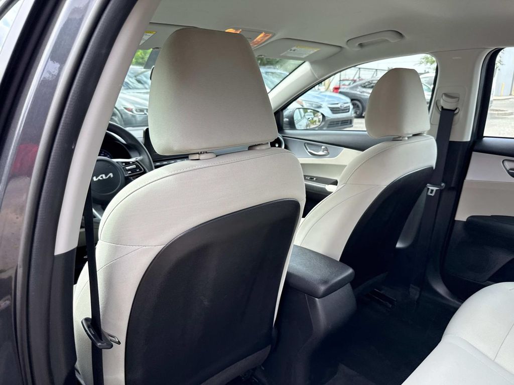 2022 Kia Forte LXS photo 11