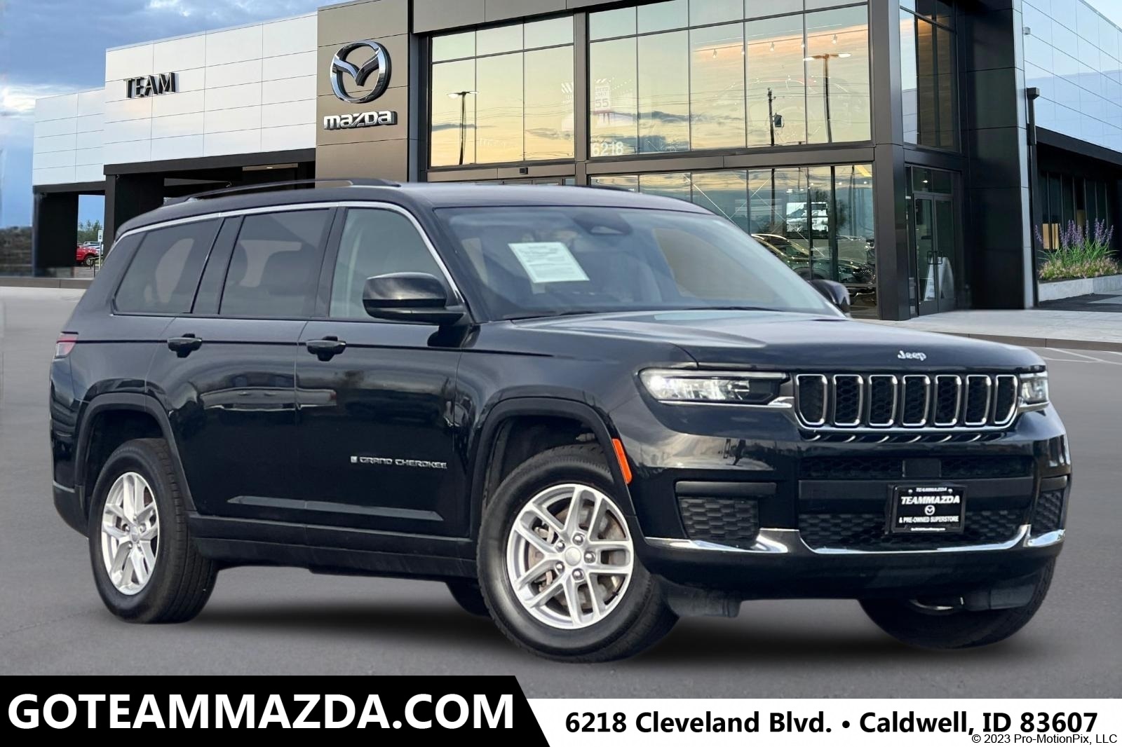 2023 Jeep Grand Cherokee L Laredo's photo