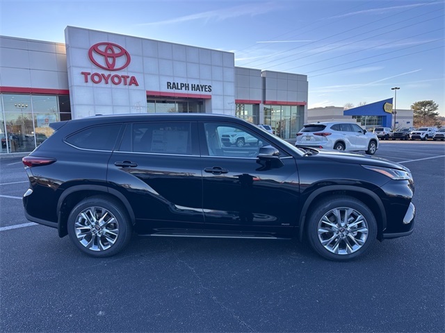 2026 Toyota Highlander Hybrid Limited photo 2