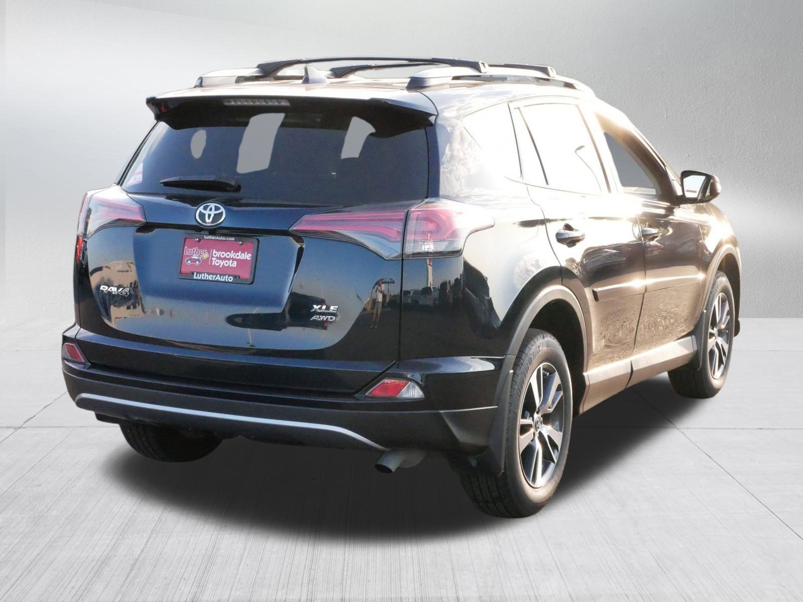 2017 Toyota RAV4 XLE photo 6