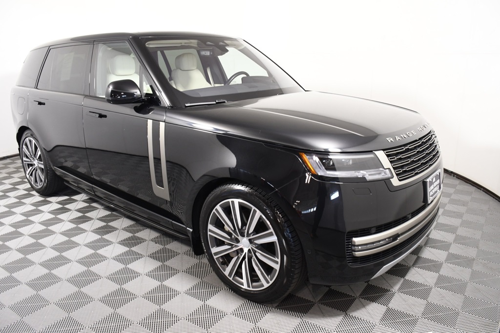 2023 Land Rover Range Rover SE photo 7