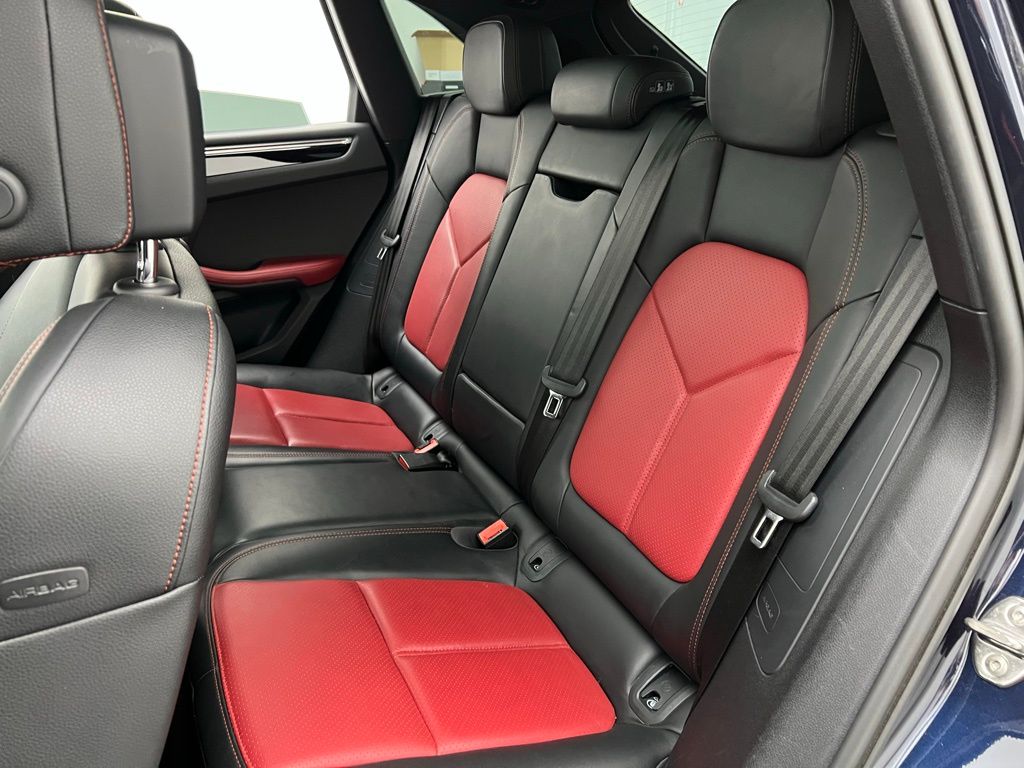 2021 Porsche Macan Base photo 26