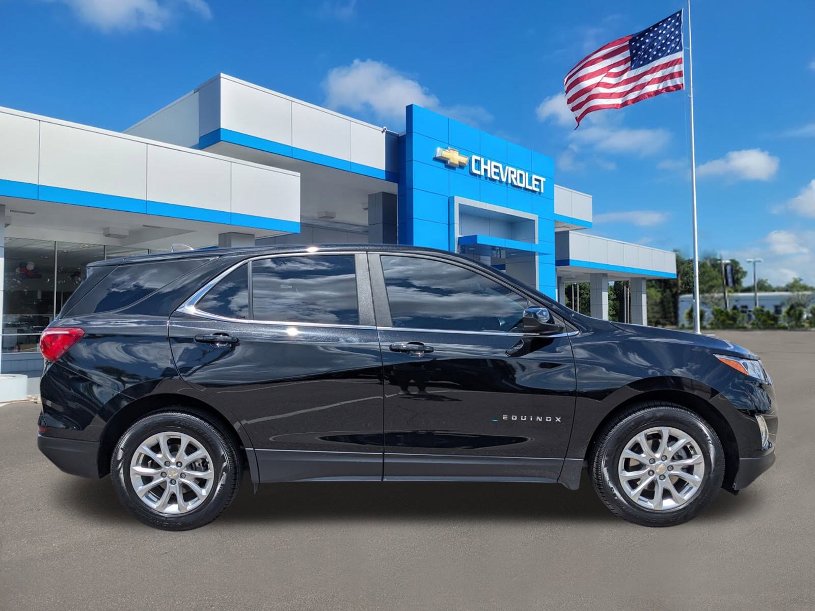 2021 Chevrolet Equinox LT photo 3