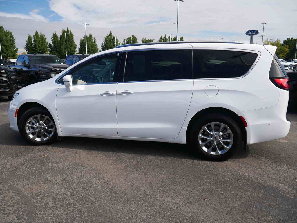 2021 Chrysler Pacifica Touring L photo 13