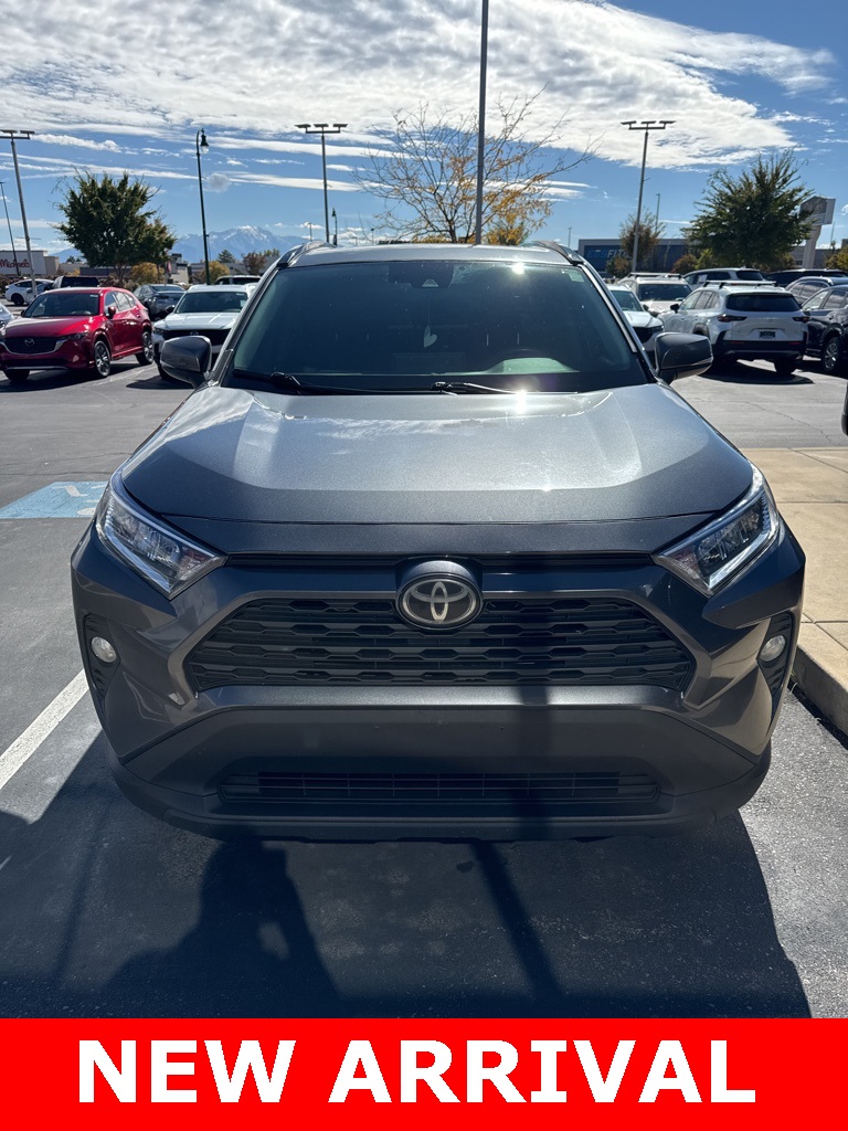 2020 Toyota RAV4 XLE Premium photo 4