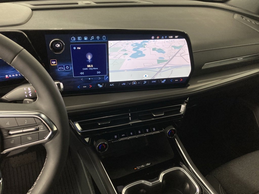 2026 Chevrolet Traverse photo 2