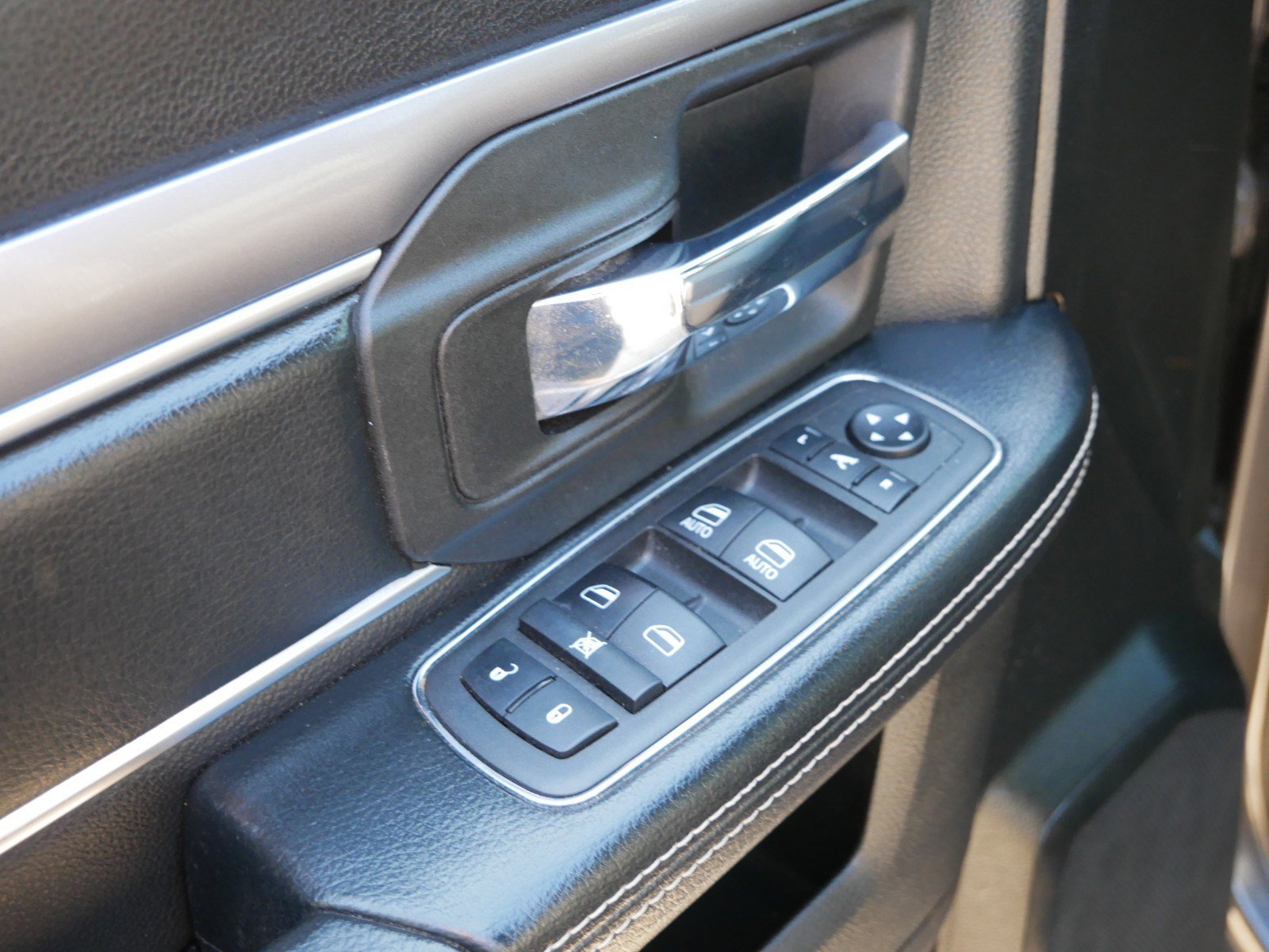 2022 Ram 1500 Classic Warlock photo 18