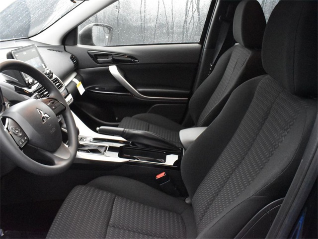 2025 Mitsubishi Eclipse Cross LE photo 4
