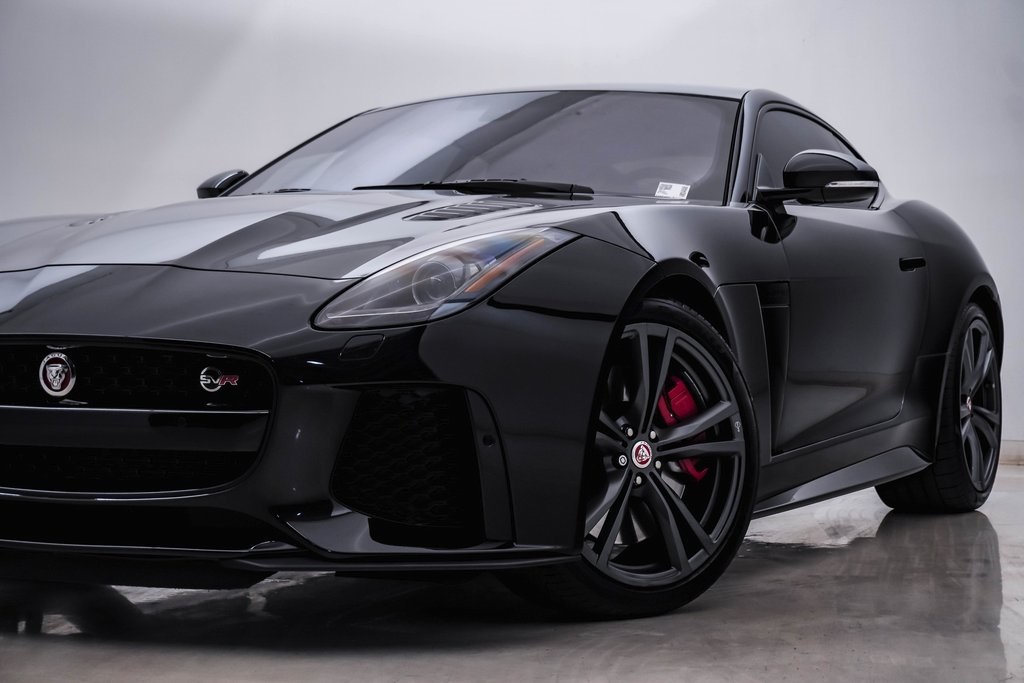 2017 Jaguar F-TYPE SVR photo 2