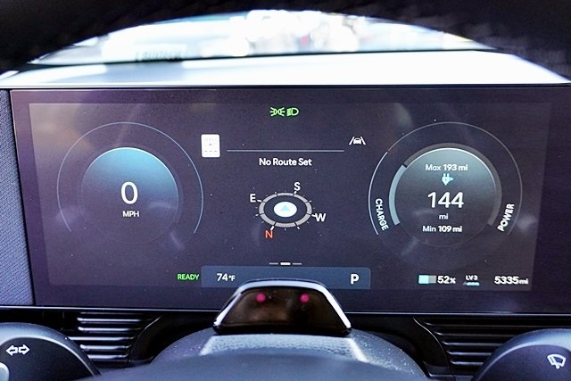 Used 2025 Black Hyundai SEL image 33