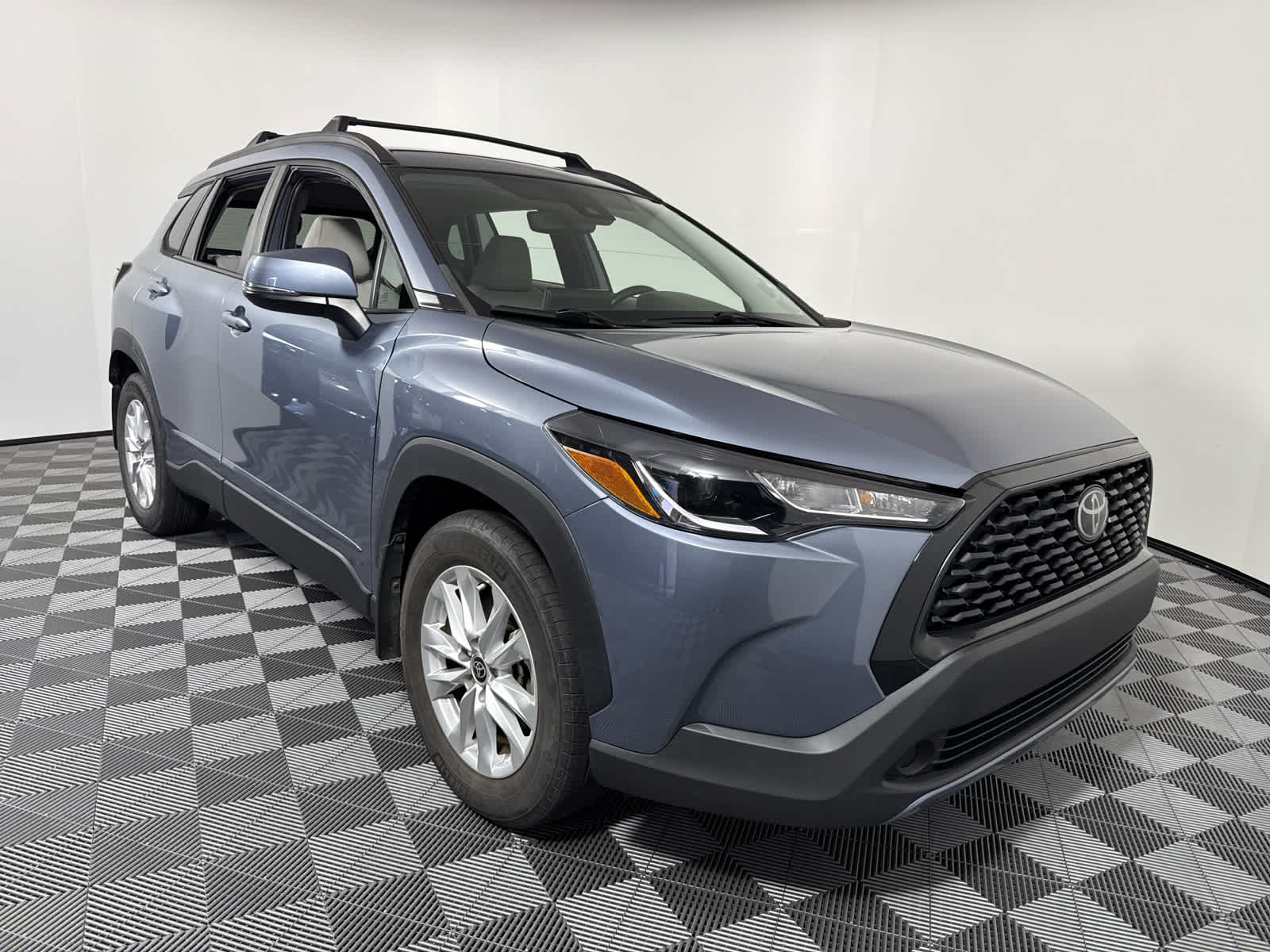 2022 Toyota Corolla Cross LE photo 9