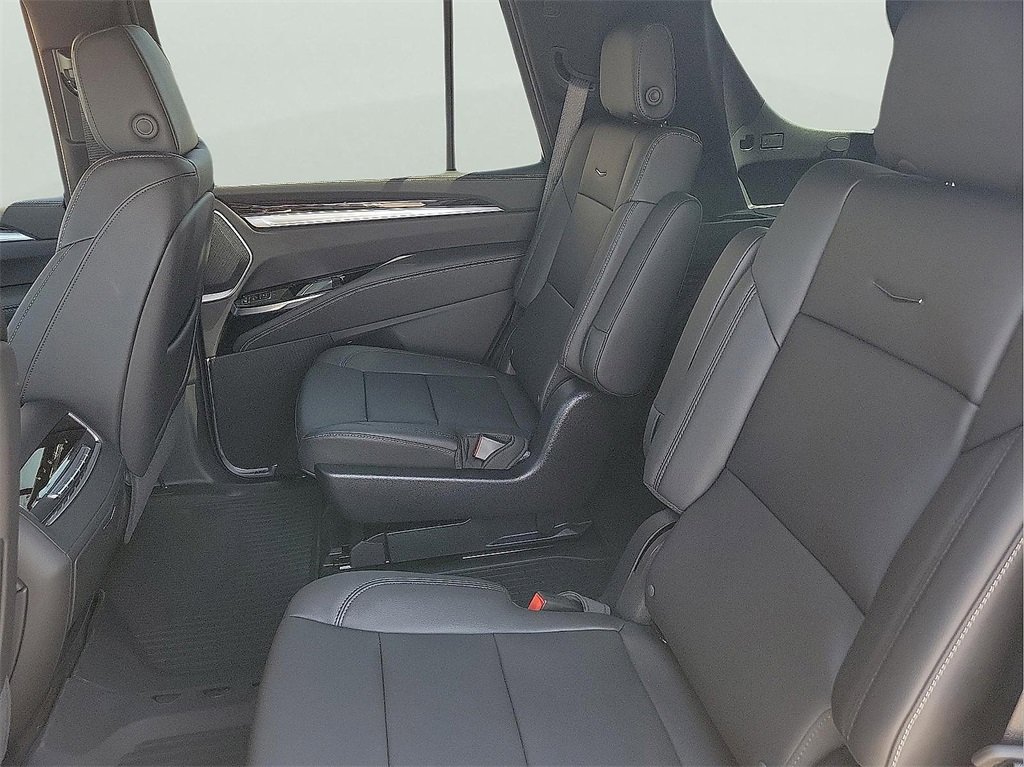 2025 Cadillac Escalade Luxury photo 13