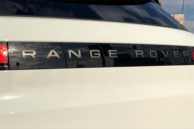 2025 Land Rover Range Rover Sport SE photo 4