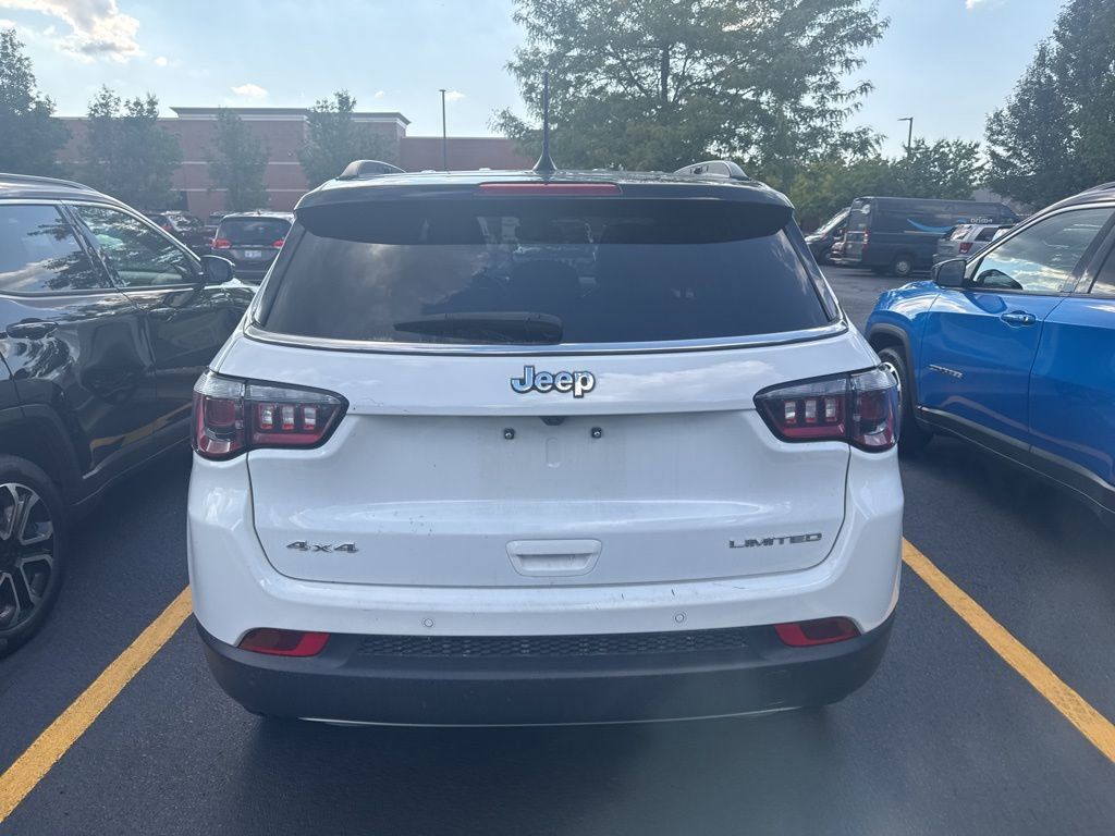 2023 Jeep Compass Limited photo 7