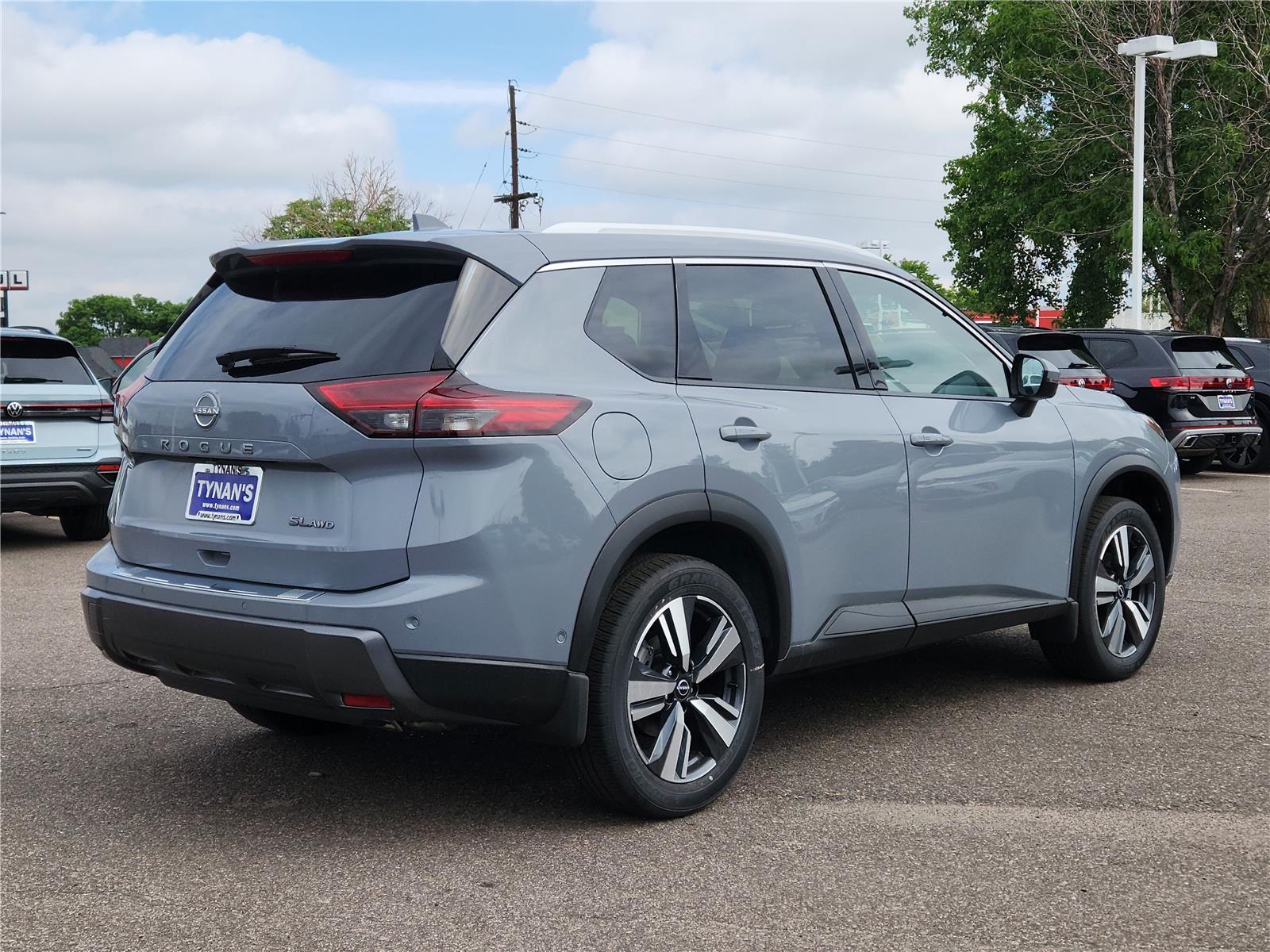 2025 Nissan Rogue SL photo 2